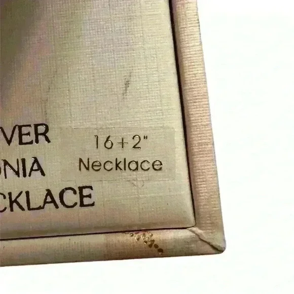 Olivia & Jackson BRAND NEW gold toned adjustable necklace - Picture 3 of 4